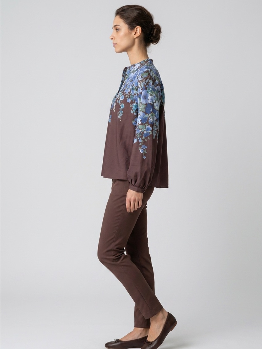 NWOT A.K.A Posh Brown Blouse with Blue Floral Print Size M - Picture 10 of 11